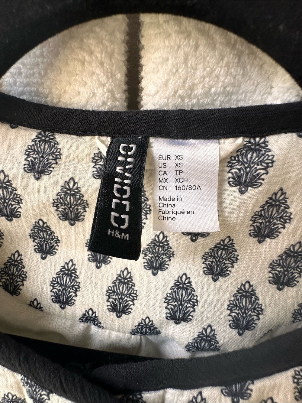 H&M Cream Quilted Blazer with Black Trim - Picture 5 of 7